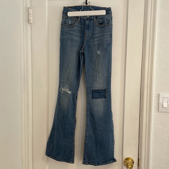 Levi’s High Waisted Flared Leg Jeans - Picture 2 of 16